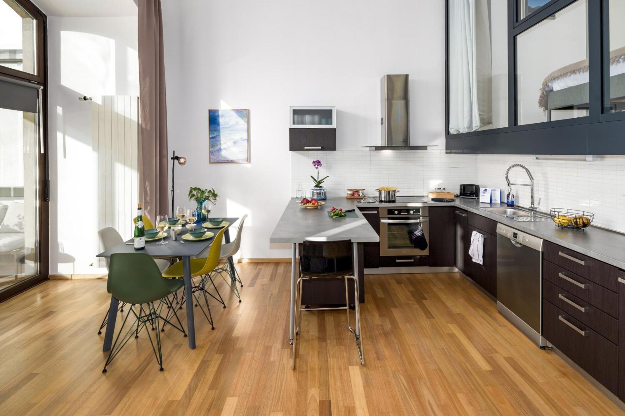 Days - Ac - Garage - Terrace - 2bdr Appartamento Praga